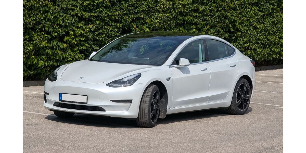 Tesla Model 3 38.200 km 27.490 &euro; Neubiberg 85579