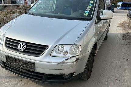VW Caddy 324.999 km 4.999 &euro; München 81929