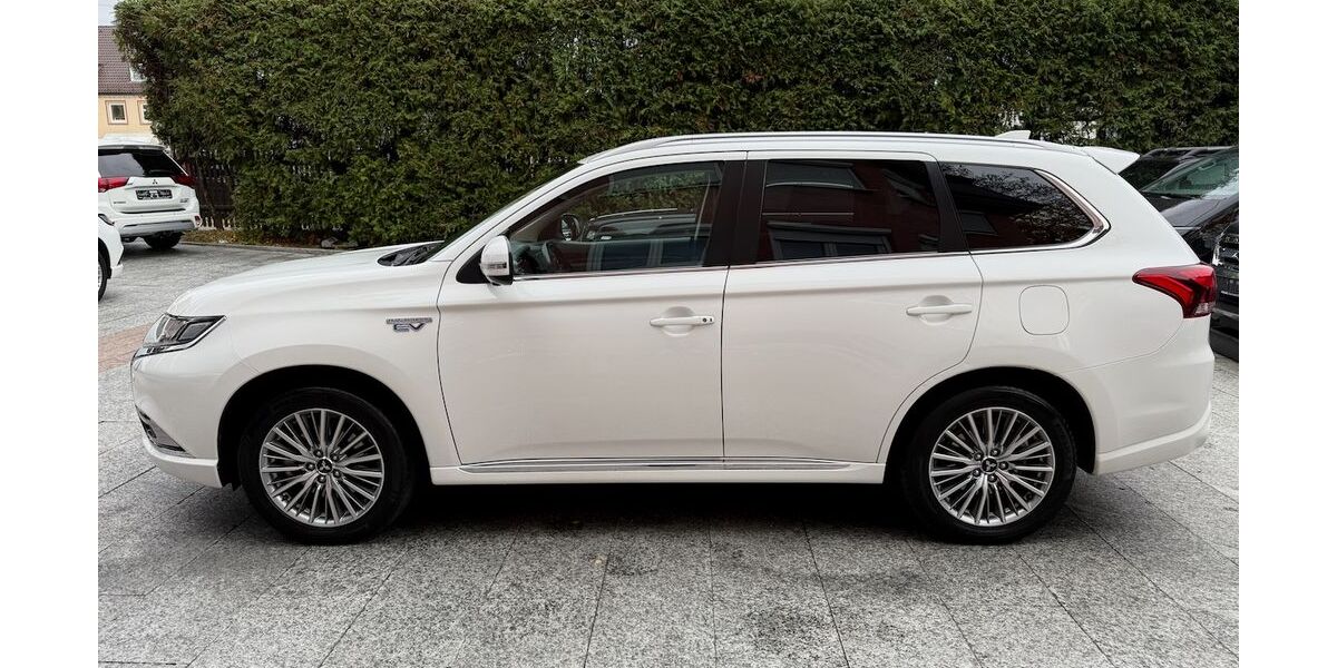 Mitsubishi Plug-in Hybrid Outlander 185.000 km 15.980 &euro; München 81827