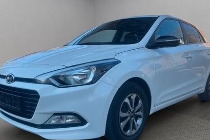 Hyundai i20 97.150 km 8.990 &euro; München 80992