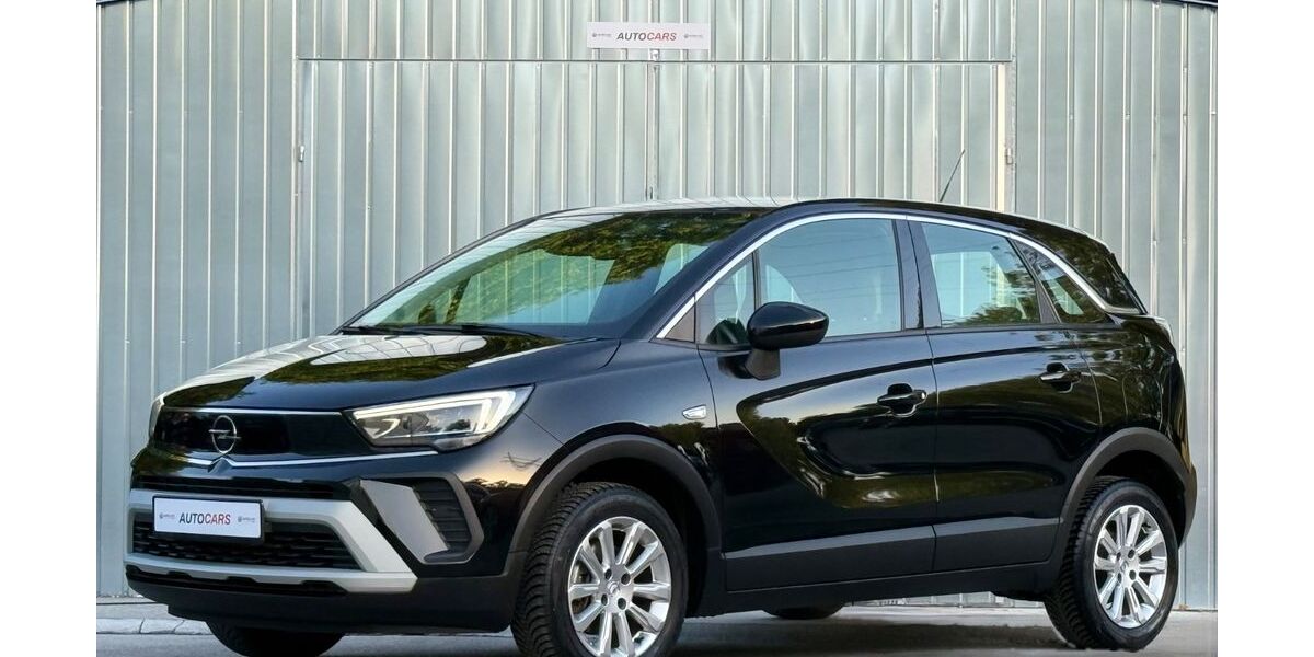 Opel Crossland (X) 18.263 km 15.990 &euro; München 81243