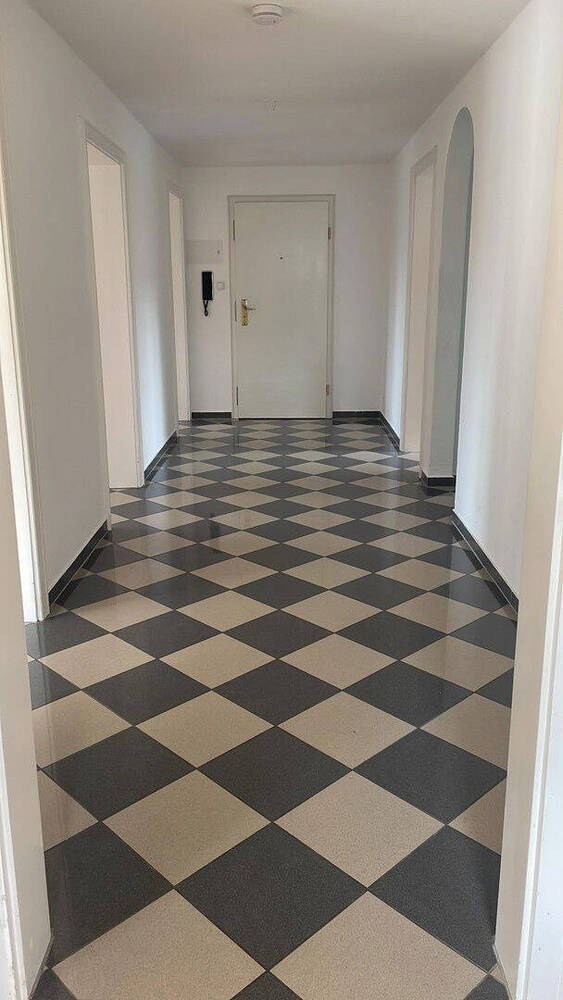 Von Privat: 4-Zimmer-Wohnung (95?m²) + 47?m² Hobbyräume mit sep. Eingang - nur 1?Min zur S-U-Bahn