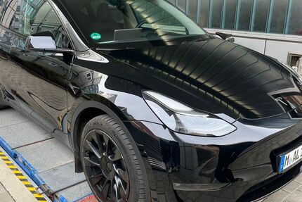 Tesla Model Y 25.000 km 35.200 &euro; München 80639