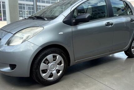 Toyota Yaris 82.762 km 3.500 &euro; München 80636