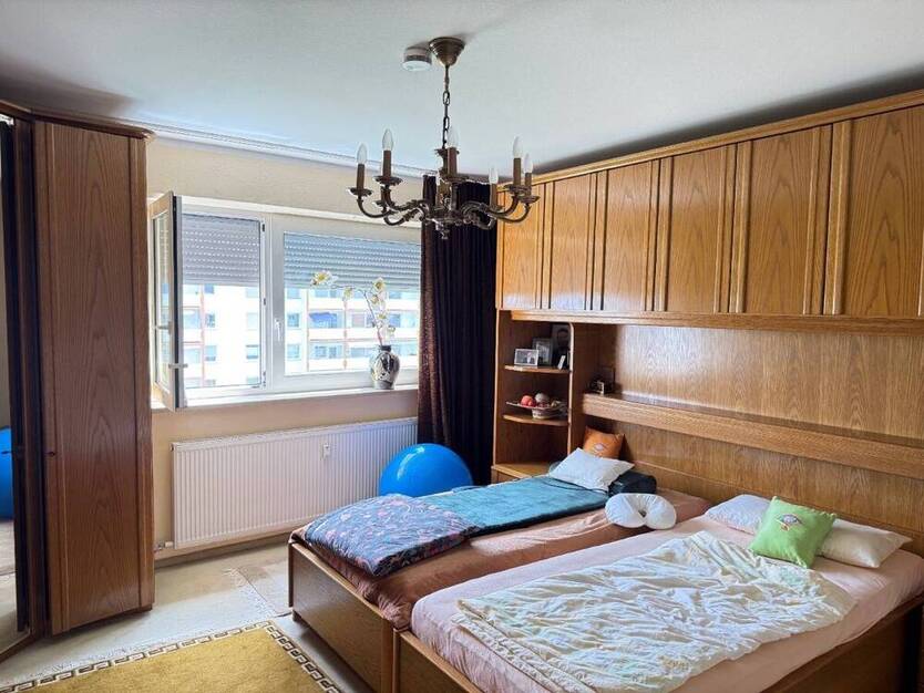 WEIGERT: 3-Zimmer-Wohnung mit Loggia & TG-Stellplatz in Aubing