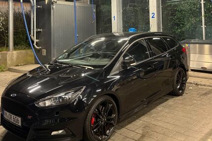 Ford Focus 189.000 km 10.400 &euro; München 81541