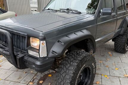 Jeep Cherokee 199.000 km 5.900 € München Trudering-Riem 81825