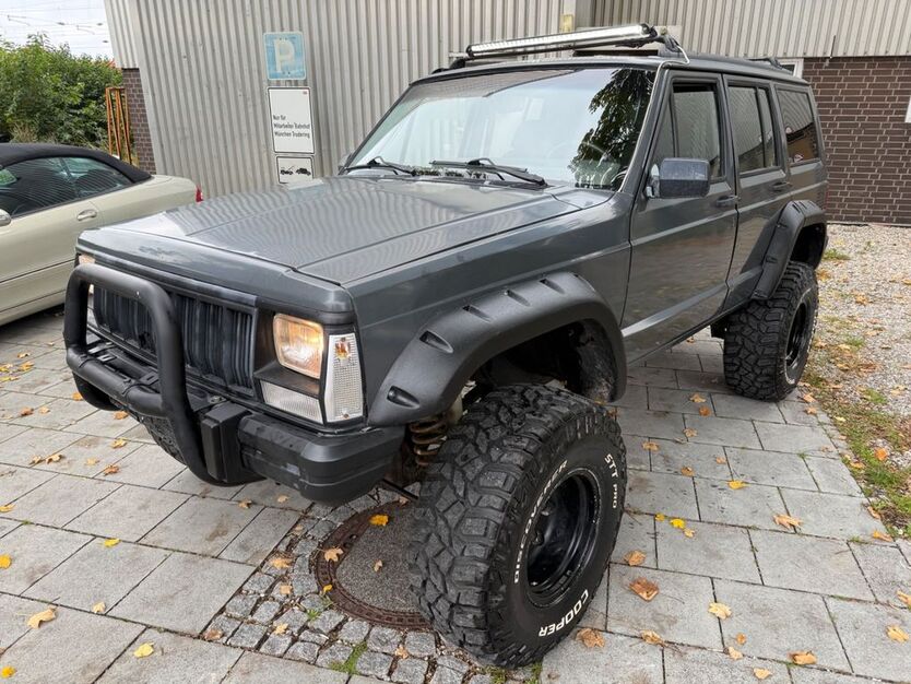 Jeep Cherokee 199.000 km 5.900 € München Trudering-Riem 81825