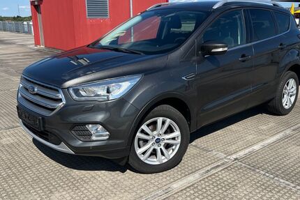 Ford Kuga 74.400 km 10.490 &euro; München 81829
