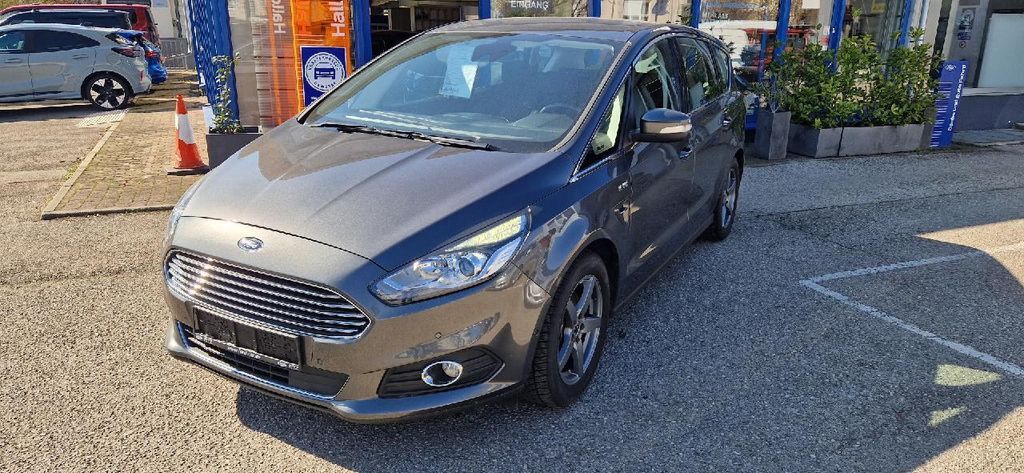 Ford S-Max 116.000 km 17.900 € Unterhaching 82008