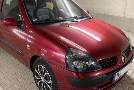 Renault Clio 96.700 km 3.300 &euro; München 80939