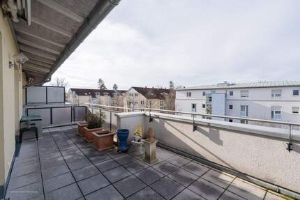 ***Heike Borchers Immobilien***Attraktive Dachterrassenwohnung im Herzen Unterhachings*** 3 zimmer