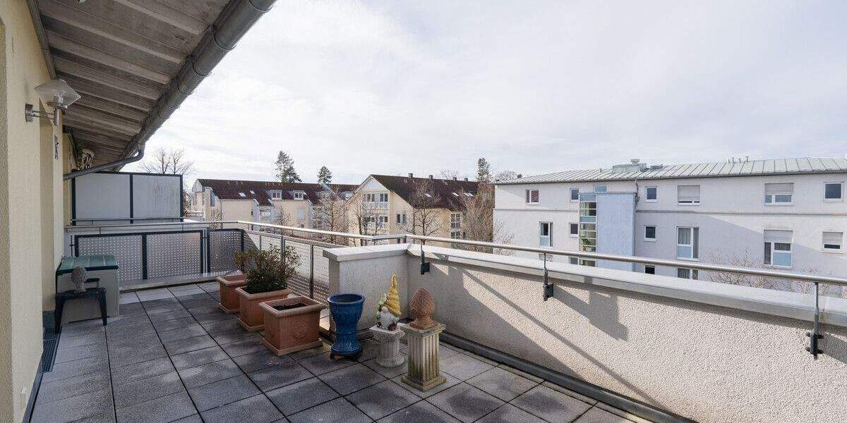 ***Heike Borchers Immobilien***Attraktive Dachterrassenwohnung im Herzen Unterhachings*** 3 zimmer