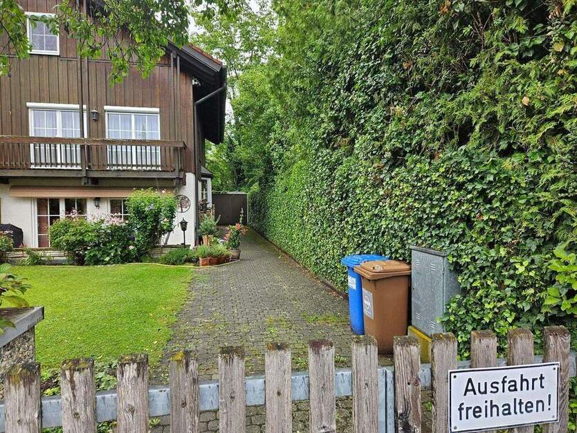 Geräumiges Familienhaus mit Balkon und Terrasse in München Aubing