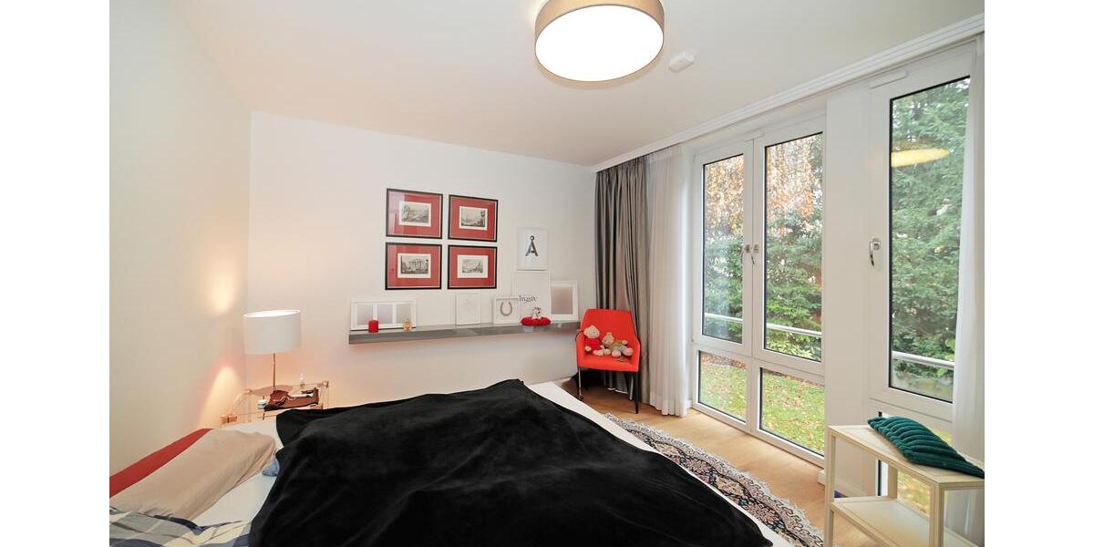 Luxuriöse 4-Zi-Maisonette-Whg (ca. 145 m² EG + ca. 75 m² im Souterrain) direkt am Englischen Garten! 4 zimmer