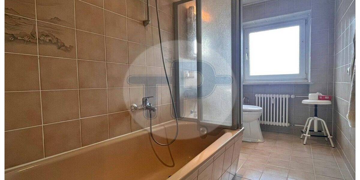 SCHÖNE 3-ZIMMER WOHNUNG MIT LOGGIA UND TAGESLICHTBAD, IN RUHIGER ZENTRALER LAGE 3 zimmer