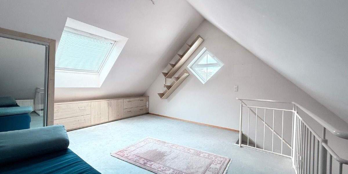 WEIGERT: Ansprechende, gehobene Doppelhaushälfte mit Doppelgarage in ruhiger Lage in Eichenau 5 zimmer