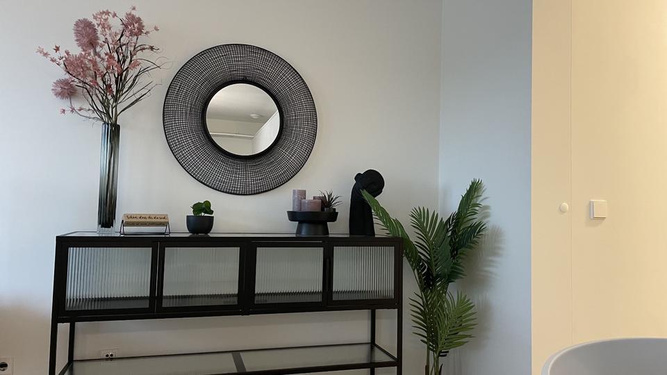 Möblierte-Wohnung | Luxus-Küche | Balkon | XL-TG-Stellplatz 4 zimmer