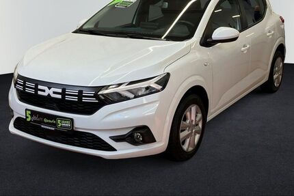 Dacia Sandero 21.730 km 15.890 &euro; München 80807