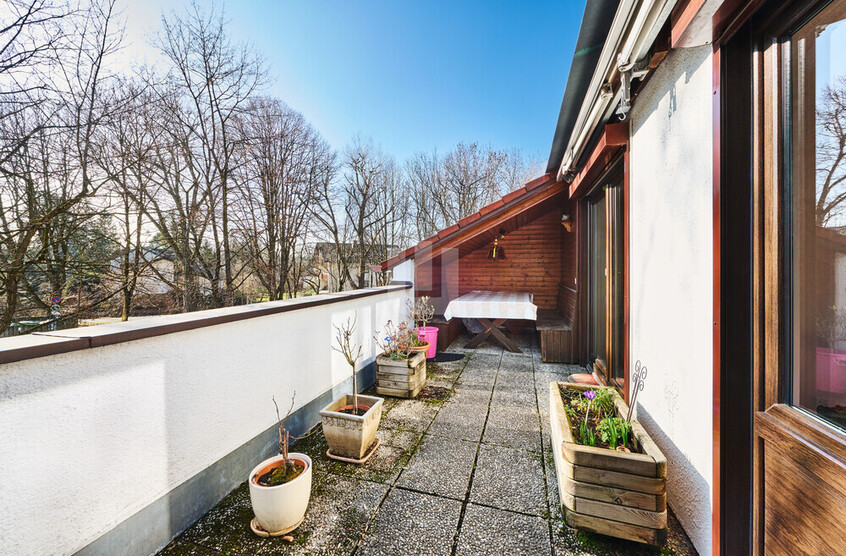 WINDISCH ImmobilieN - Haus in Haus: 4 Zimmer über 2 Etagen zentral & ruhig in Gröbenzell!