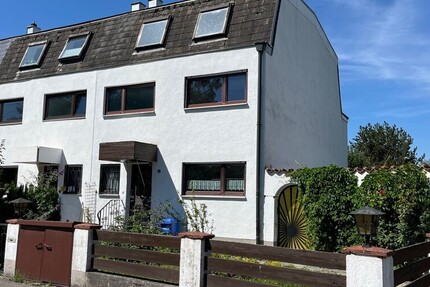 Reihenendhaus mit Potenzial in guter Lage von Gröbenzell mit Terrasse u. großem Garten sucht Familie 4 zimmer