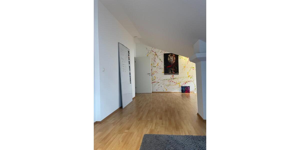 ab 01.02. Vollständig renovierte 2,5-Zimmer-DG-Wohnung Fasanerie 2.5 zimmer