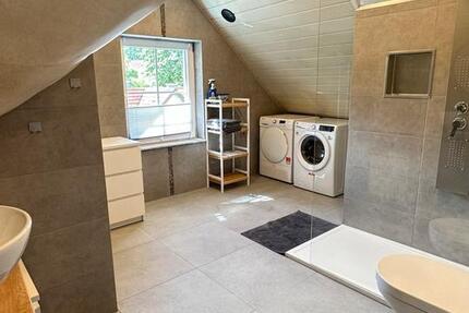 Attraktive möblierte 2 Zimmer Wohnung in Unterföhring zimmer