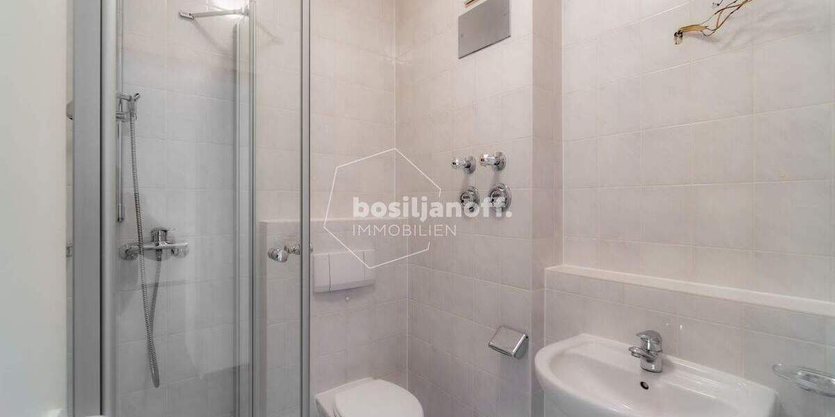 GROSSZÜGIGE 4-ZIMMER-DACHGESCHOSSWOHNUNG MIT BALKON IN RUHIGER LAGE 4 zimmer