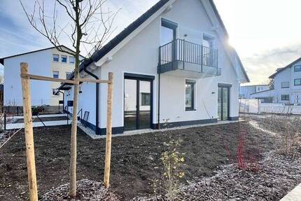 Familiengerechte Doppelhaushälfte mit Souterrain-Bereich, Speicher und großem Garten 5 zimmer