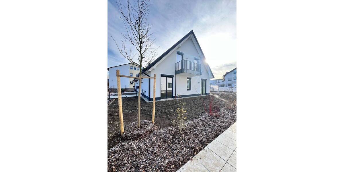 Familiengerechte Doppelhaushälfte mit Souterrain-Bereich, Speicher und großem Garten 5 zimmer