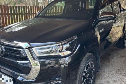 Toyota Hilux 136.000 km 33.990 &euro; München 81825