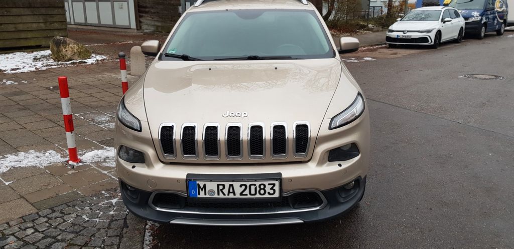 Jeep Cherokee 111.000 km 10.800 &euro; München 80337