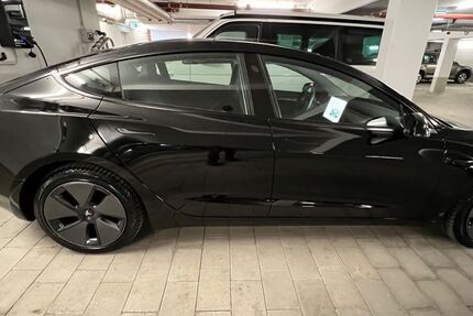 Tesla Model 3 55.000 km 28.500 &euro; München 81927