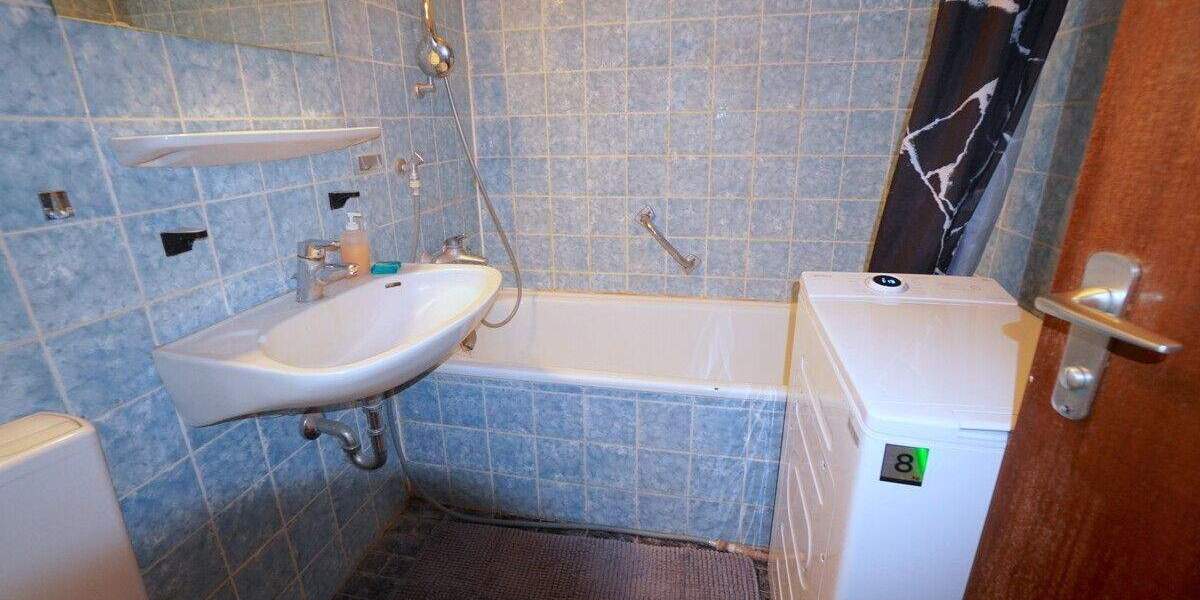 sanierungsbedürftige Wohnung - für Singles, Paare oder eine 2er-WG 2 zimmer