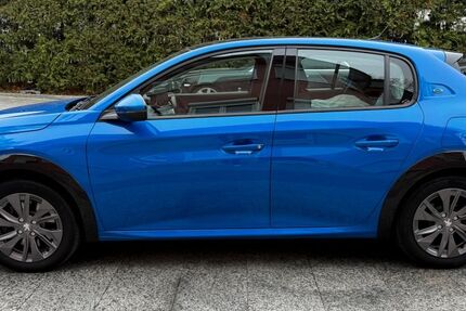 Peugeot 208 64.000 km 12.980 &euro; München 81827