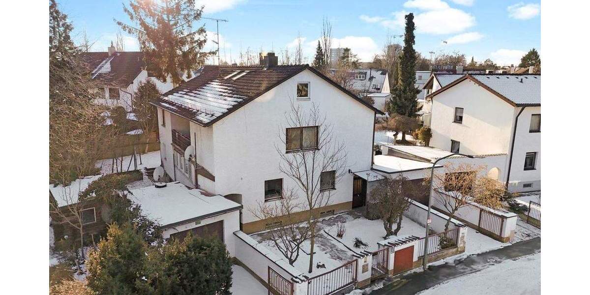 Sofort frei! Freistehendes Zweifamilienhaus mit 2 Garagen! 9 zimmer