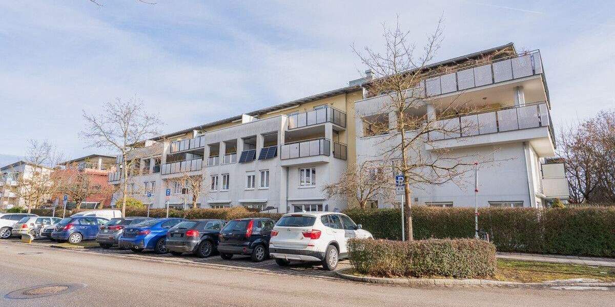 ***Heike Borchers Immobilien***Attraktive Dachterrassenwohnung im Herzen Unterhachings*** 3 zimmer