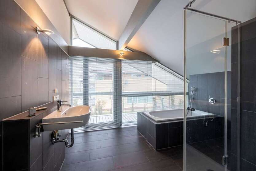 Büro in Egmating 1.450.000 € 250 m²