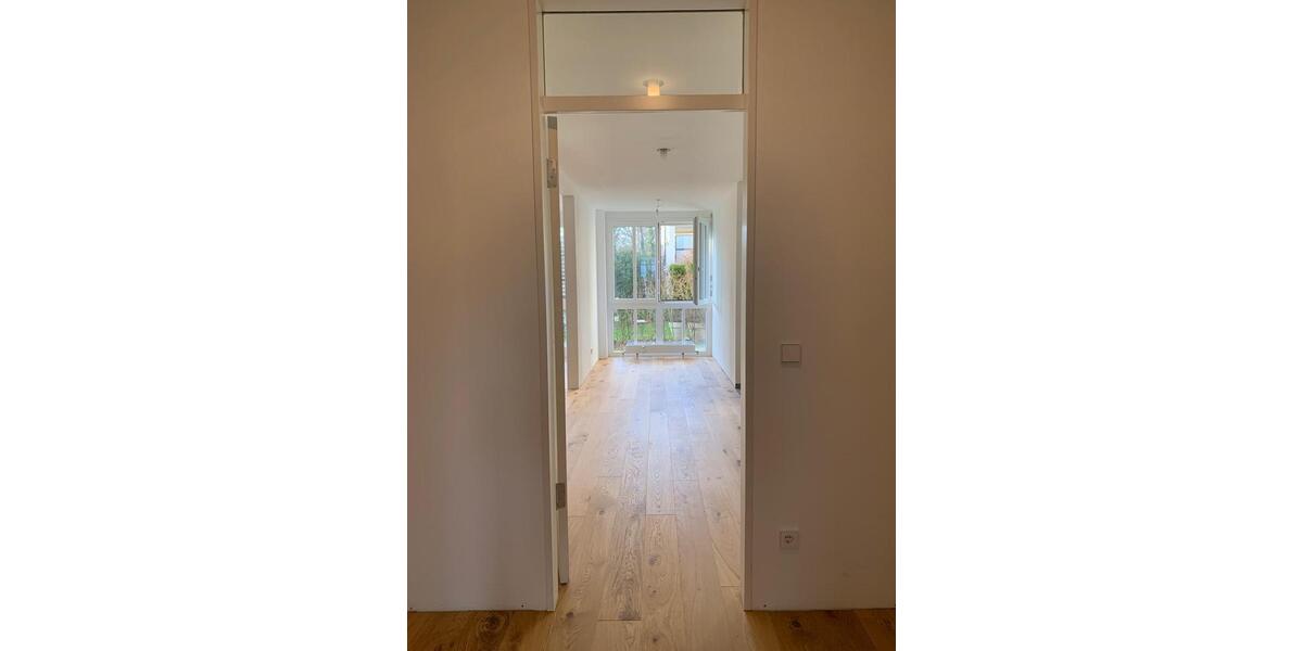 Hochparterre München Nymphenburg - 2.5 Zimmer, 129 m&sup2;, 2.500&euro; | Angebot:25879217