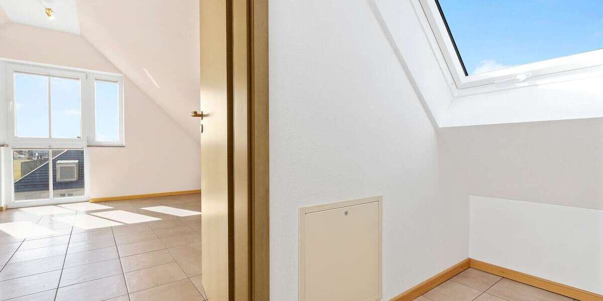 Ruhig gelegen in kleiner Wohnanlage | Helle, top gepflegte Maisonette-Wohnung - Dachgeschoßwohnung Karlsfeld | Angebot:26389541