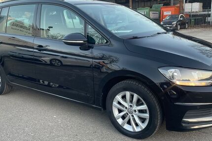 VW Touran 129.354 km 16.900 &euro; München 81243