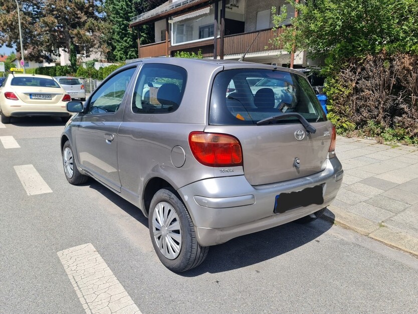 Toyota Yaris 297.999 km 1.550 € München 80313
