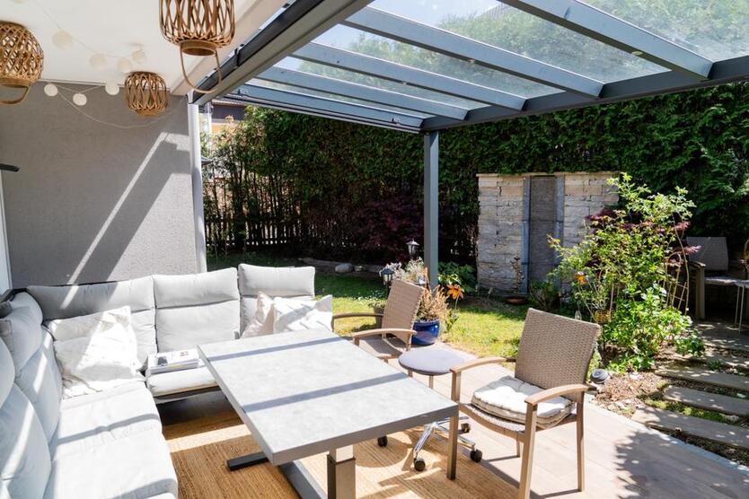 Modernisiertes Reiheneckhaus mit EinliegerWohnung & Garten