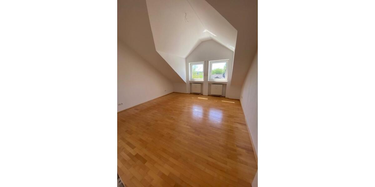 Dachgeschoßwohnung Puchheim - 3 Zimmer, 121 m&sup2;, 1.450&euro; | Angebot:25639621