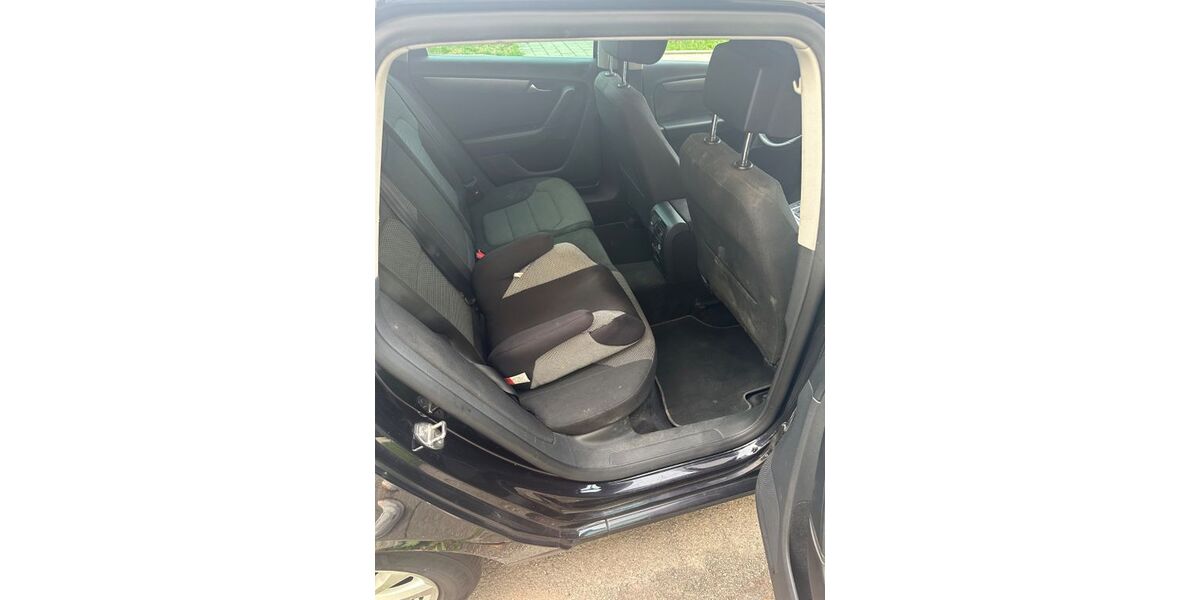 VW Passat 299.500 km 5.800 &euro; München 81377