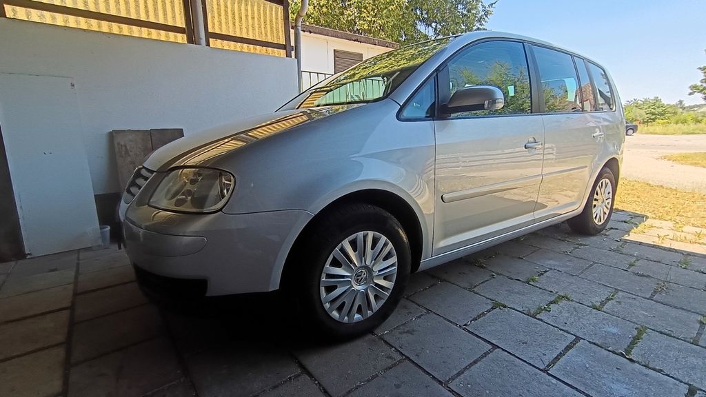 VW Touran 97.897 km 4.500 &euro; Haar 85540
