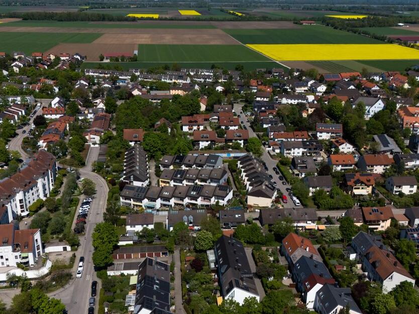 Modernisiertes Reiheneckhaus mit EinliegerWohnung & Garten