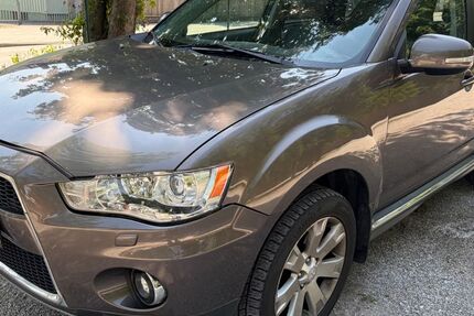Mitsubishi Outlander 176.666 km 4.999 &euro; München 81929