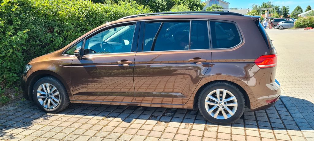 VW Touran 129.000 km 11.300 &euro; Holzkirchen 83607
