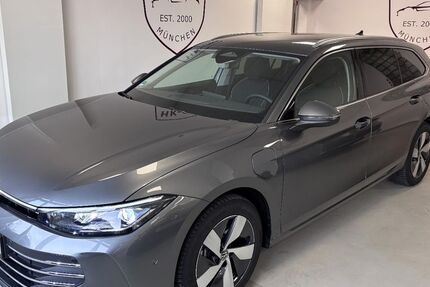 VW Passat Variant 4.848 km 39.900 &euro; München 81241